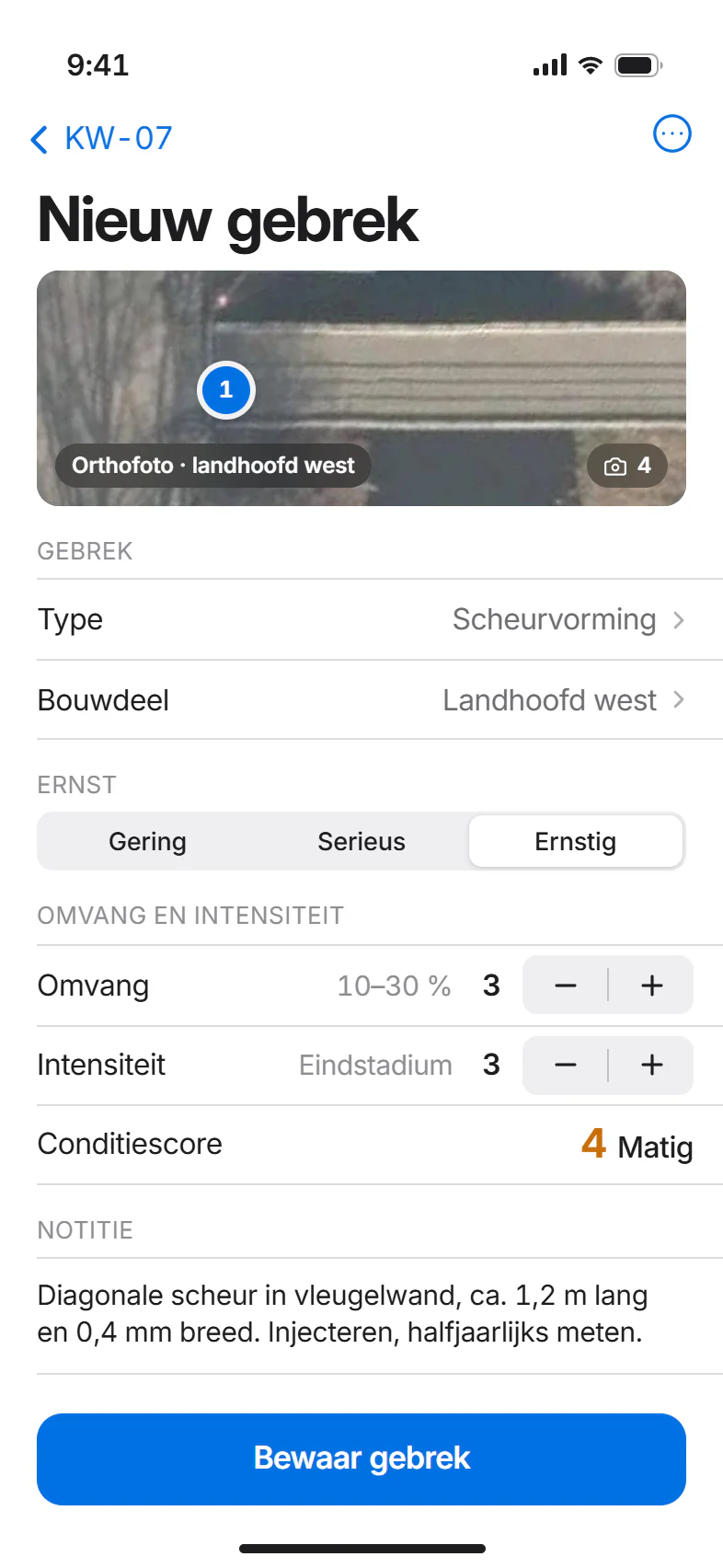 iPhone-app waarmee een inspecteur een gebrek vastlegt: een uitsnede van het landhoofd, keuzes voor ernst, omvang en intensiteit, de berekende conditiescore en de knop Bewaar gebrek
