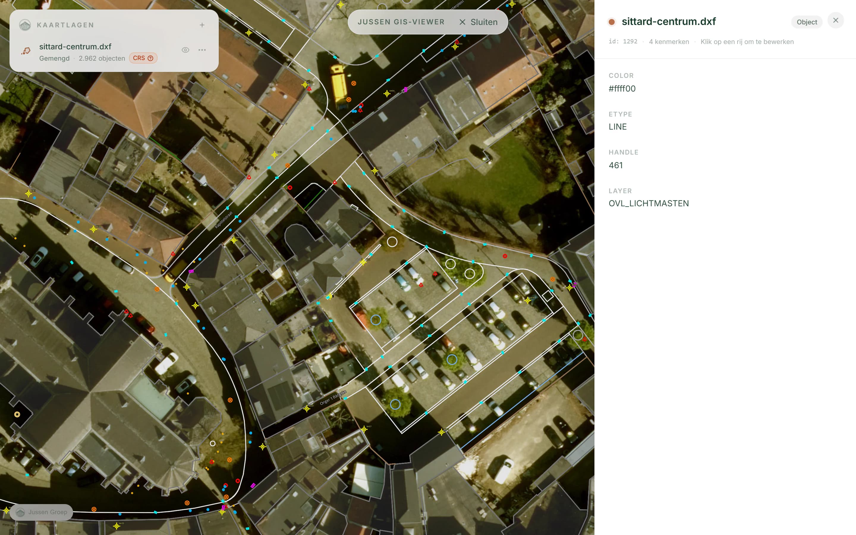 Een DXF-revisietekening in de Jussen GIS-viewer, automatisch in RD herkend en op de luchtfoto gelegd, met de gegevens van een aangeklikte lichtmast