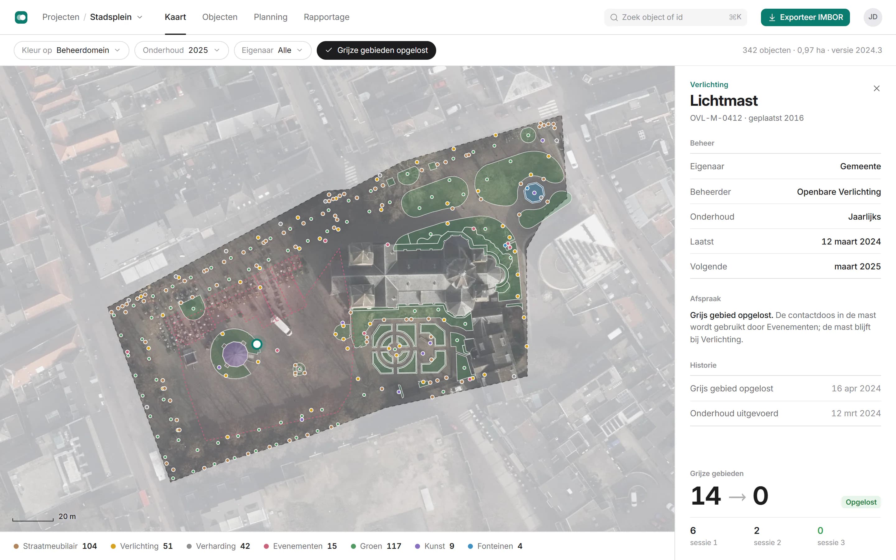 Een areaalkaart van een stadsplein: objecten in de kleur van hun beheerdomein en het paneel van een lichtmast met eigenaar, beheerder en onderhoud, en de afspraak waarmee een grijs gebied is opgelost: de contactdoos wordt gebruikt door Evenementen, de mast blijft bij Verlichting